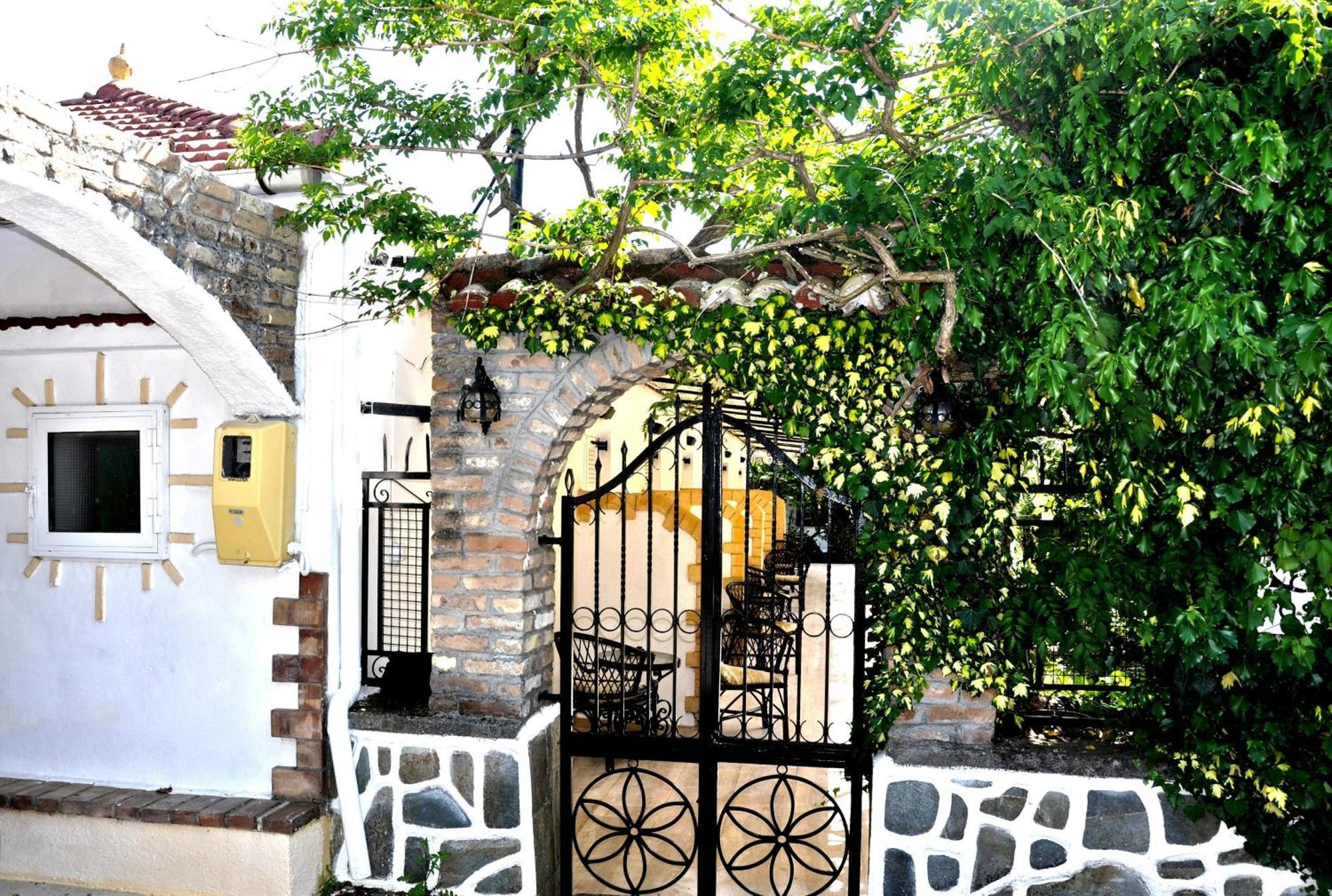 Villa Elena Studios Дассия Экстерьер фото